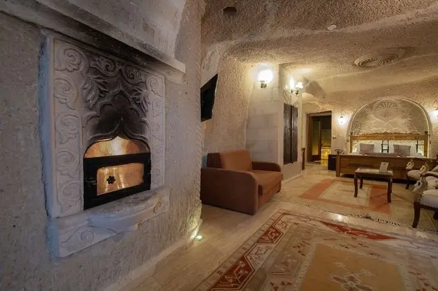 Deluxe Cave Suite