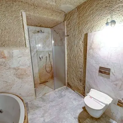 Deluxe Cave Suite
