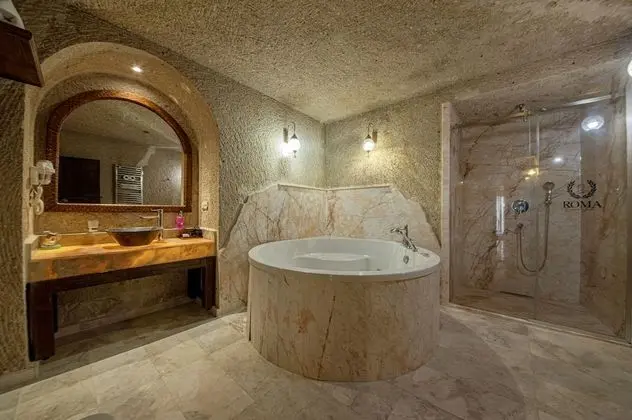 Deluxe Cave Suite