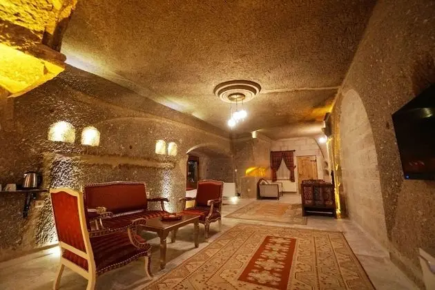 Deluxe Queen Suite