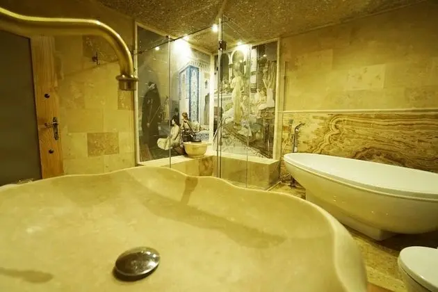 Deluxe Queen Suite