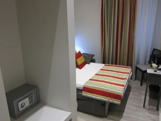 Basic Tek Büyük Yataklı Oda