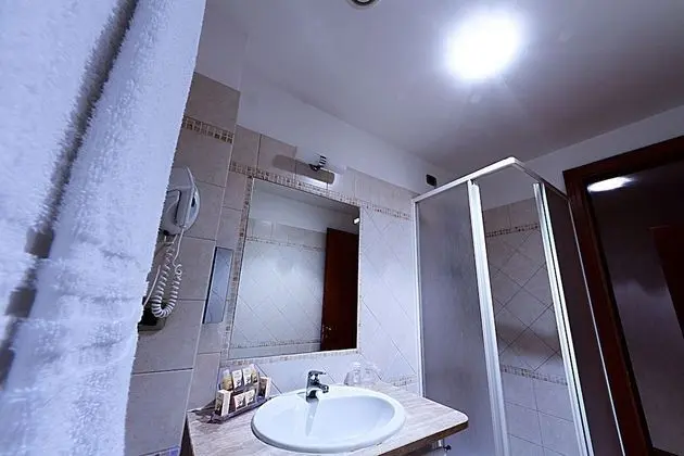 Standard Büyük Yataklı Tek Kişilik Oda