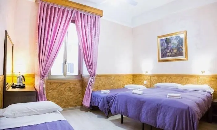 İki Ayrı Yataklı Oda, 1 Yatak Odası