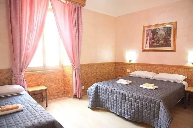 İki Ayrı Yataklı Oda, 1 Yatak Odası