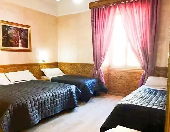 İki Ayrı Yataklı Oda, 1 Yatak Odası