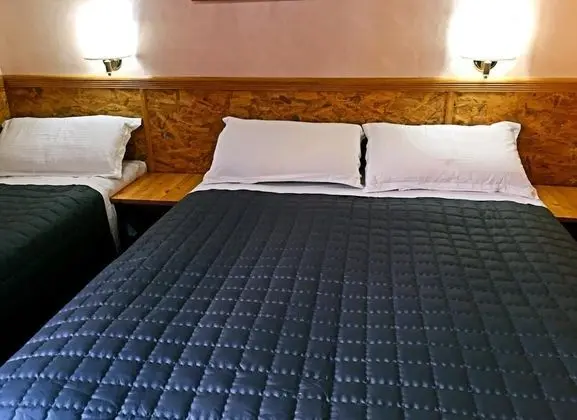 İki Ayrı Yataklı Oda, 1 Yatak Odası