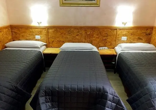 İki Ayrı Yataklı Oda, 1 Yatak Odası