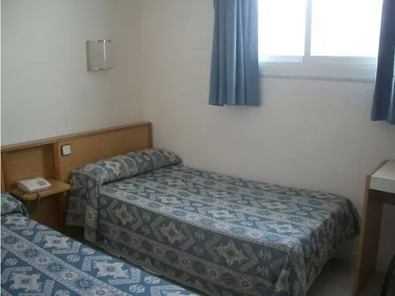 Üç Kişilik Oda
