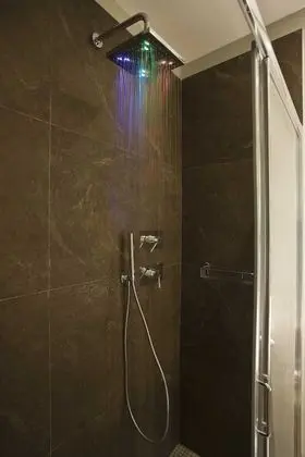 Büyük Yataklı Tek Kişilik Oda