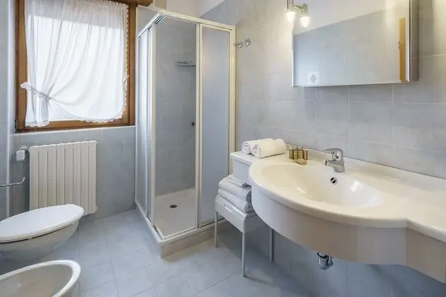 Comfort Tek Büyük veya İki Ayrı Yataklı Oda