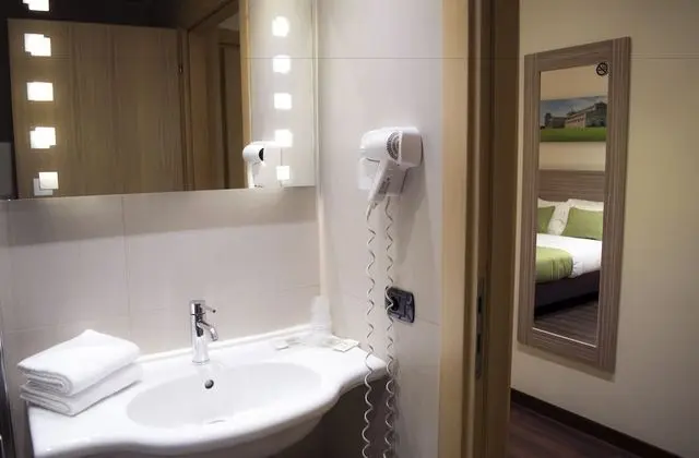 Superior Tek Büyük veya İki Ayrı Yataklı Oda