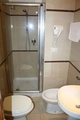 Standard Tek Büyük veya İki Ayrı Yataklı Oda, Özel Banyo