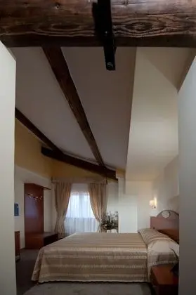 Üç Kişilik Oda
