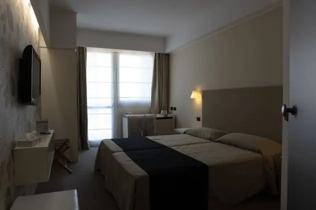 Büyük Yataklı Tek Kişilik Oda