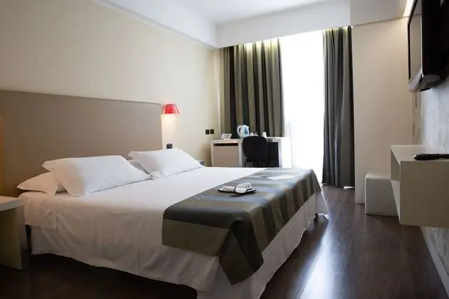 Büyük Yataklı Tek Kişilik Oda