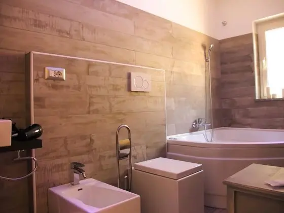 Junior Süit, Jakuzi