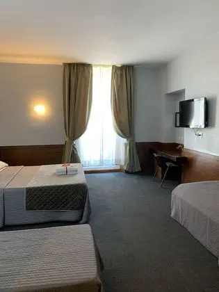 Deluxe Dört Kişilik Oda