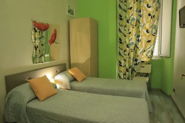 Tek Büyük veya İki Ayrı Yataklı Oda, Ortak Banyo