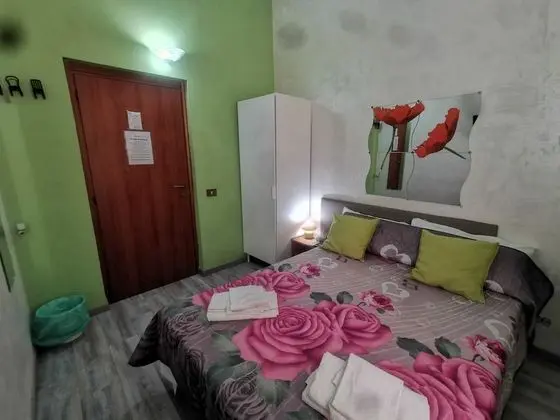 Tek Büyük veya İki Ayrı Yataklı Oda, Ortak Banyo