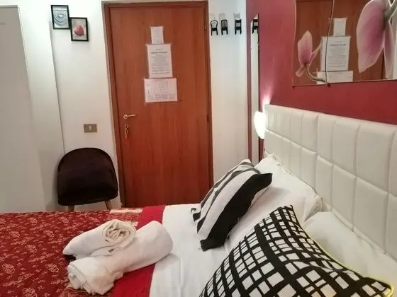Tek Büyük veya İki Ayrı Yataklı Oda, Ortak Banyo