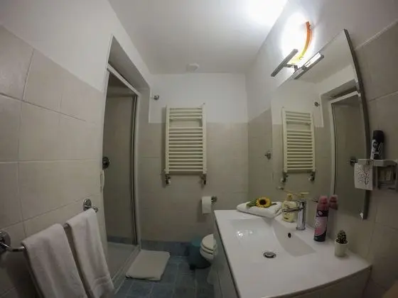 Tek Büyük veya İki Ayrı Yataklı Oda, Ortak Banyo