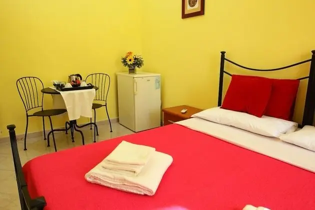 Tek Büyük veya İki Ayrı Yataklı Oda, Ortak Banyo