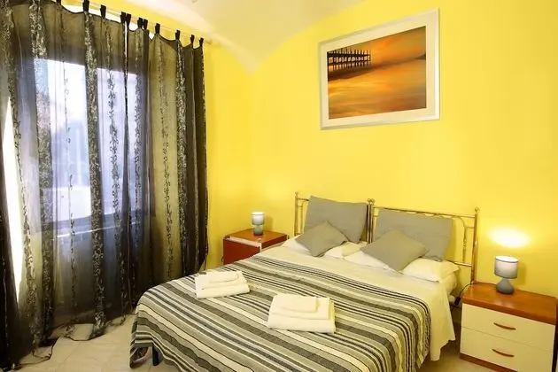 Tek Büyük Yataklı Oda, Ortak Banyo