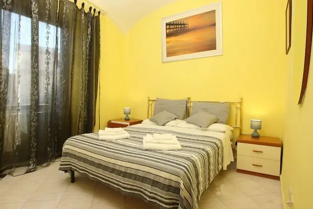 Tek Büyük Yataklı Oda, Ortak Banyo