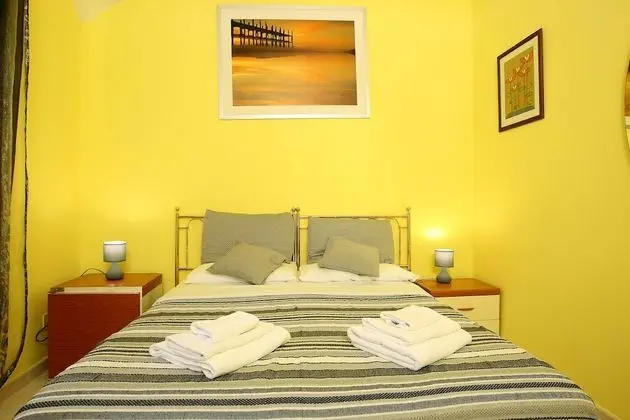 Tek Büyük Yataklı Oda, Ortak Banyo