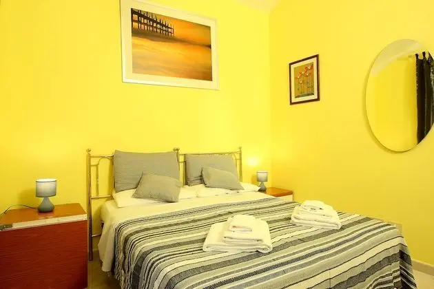 Tek Büyük Yataklı Oda, Ortak Banyo