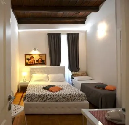 Üç Kişilik Oda