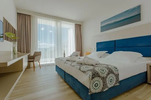 Superior Suite with Mountain View