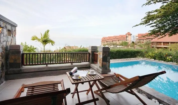 Beachfront Pool Villa