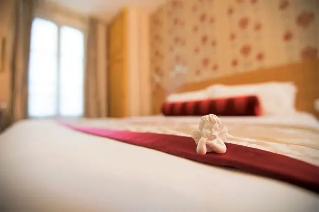 Tek Büyük veya İki Ayrı Yataklı Oda (Chambre Baudelaire)