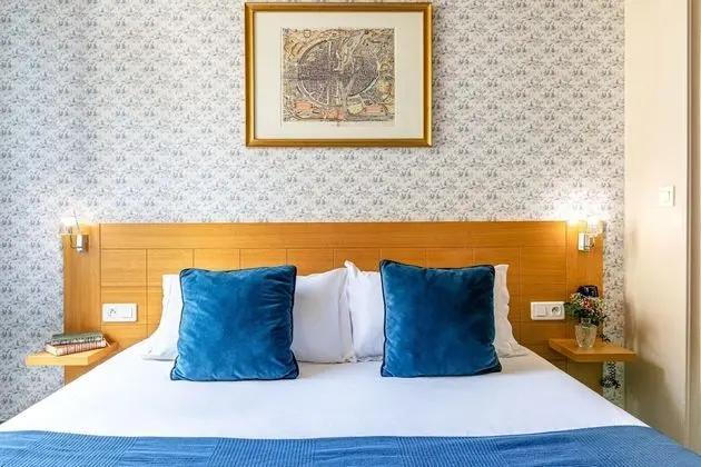 Tek Büyük veya İki Ayrı Yataklı Oda (Chambre Baudelaire)