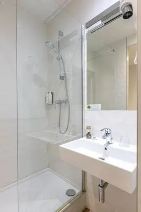 Tek Büyük veya İki Ayrı Yataklı Oda (Chambre Baudelaire)