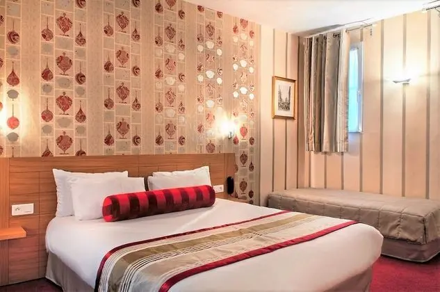 Üç Kişilik Oda (Chambre Dumas)