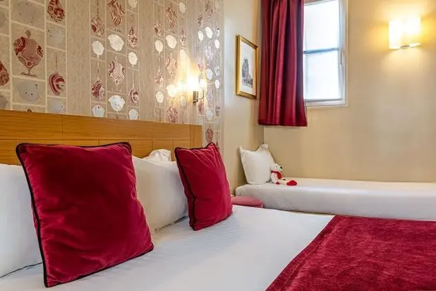 Üç Kişilik Oda (Chambre Dumas)