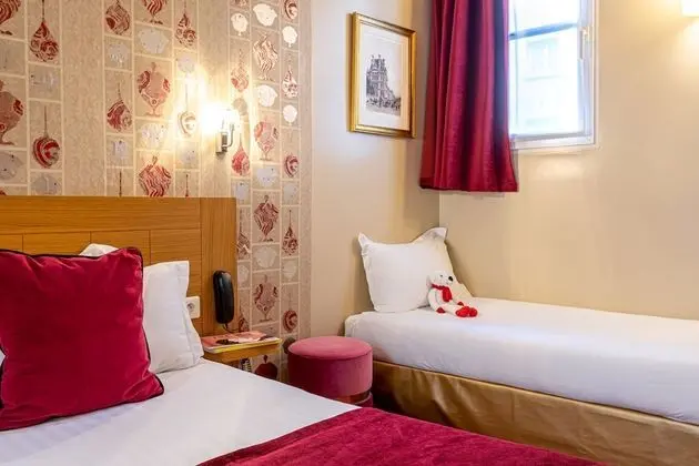 Üç Kişilik Oda (Chambre Dumas)