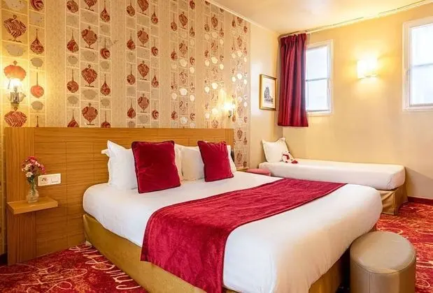 Üç Kişilik Oda (Chambre Dumas)