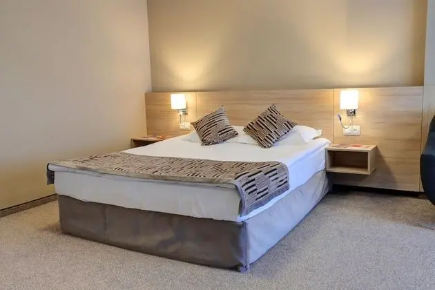 Family Tek Büyük Yataklı Oda