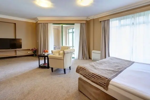 Family Tek Büyük Yataklı Oda