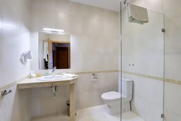 Family Tek Büyük Yataklı Oda