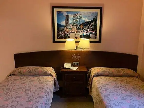 Üç Kişilik Oda (2 adults and 1 kid)