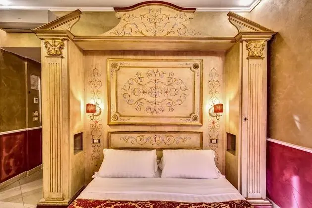 Büyük Yataklı Tek Kişilik Oda