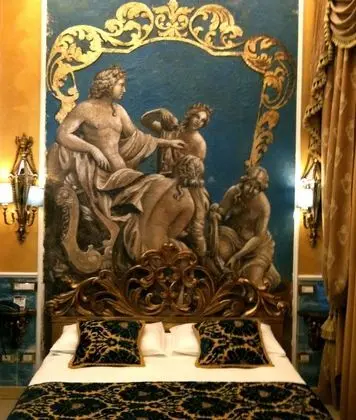 Büyük Yataklı Tek Kişilik Oda