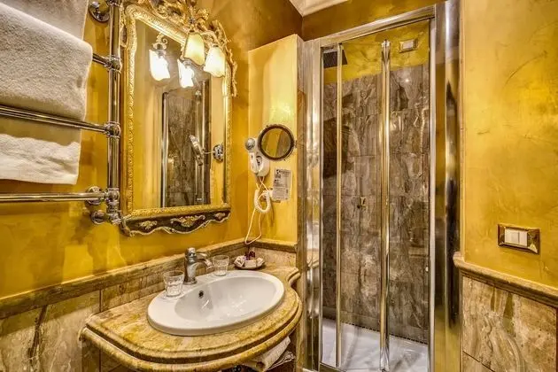 Classic Oda, 2 Büyük (Queen) Boy Yatak