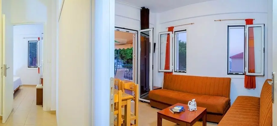 Villa, Denize Bakan