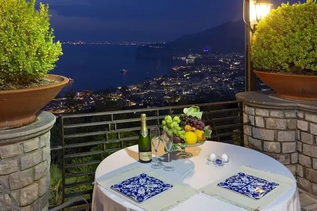 Deluxe Tek Büyük veya İki Ayrı Yataklı Oda, Deniz Manzaralı